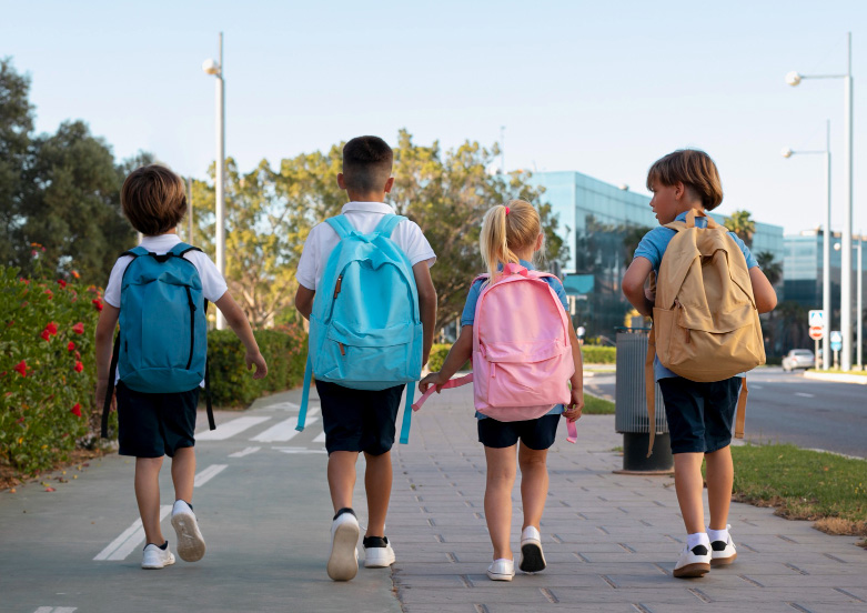 Este regreso a clases.. ¡Cuidado con las mochilas pesadas de tus hijos!