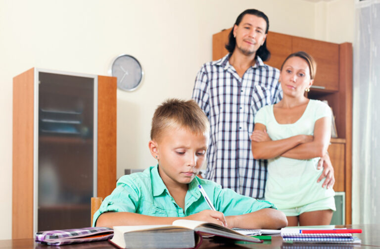 Familia o escuela, ¿quién educa?