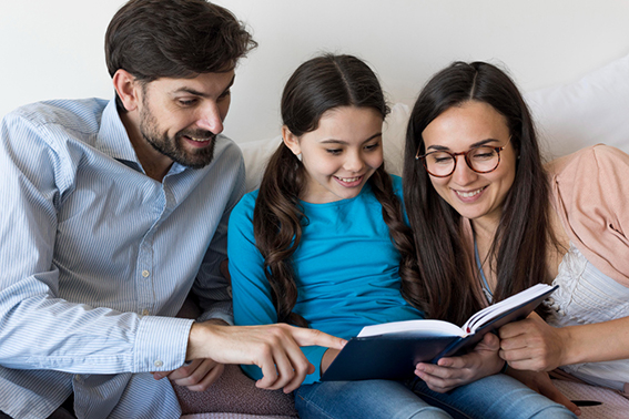 Los padres, principales maestros en la familia