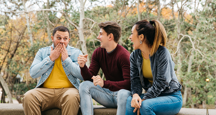 ¿Amigos solteros? Haz estos cinco gestos para cuidarlos