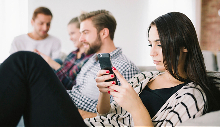 Conoce el Phonbie, la epidemia que arrasa con los jóvenes