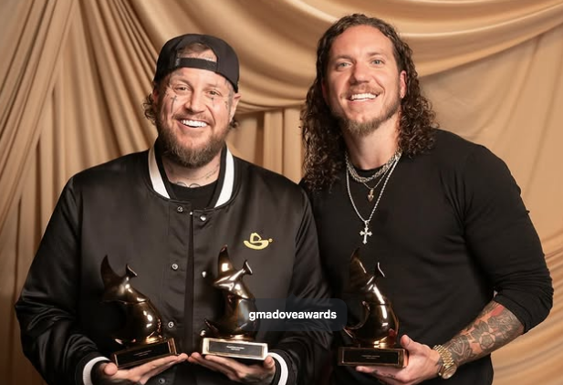 Jelly Roll sacude los Grammy