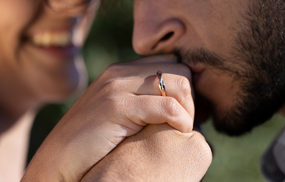 ¿Qué significa el anillo de bodas y por qué es tan importante?