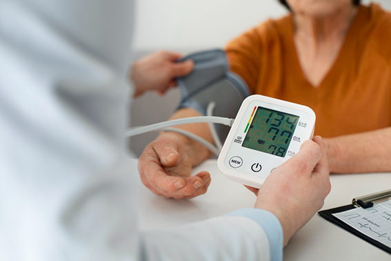 La presión arterial alta puede aparecer a cualquier edad