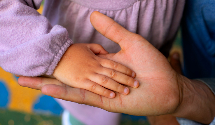 Niñez sin familia: la deuda pendiente de la adopción en Ecuador
