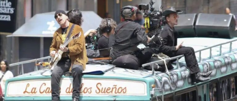 U2 vuelve, invocando a Dios en ‘Street of Dreams’