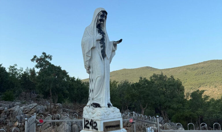 El santuario mariano de Medjugorje fue profanado