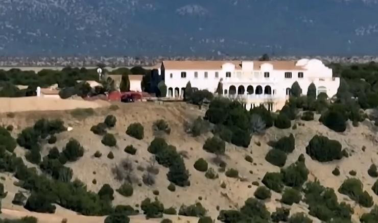 Nuevos dueños católicos exorcizan el rancho de Epstein