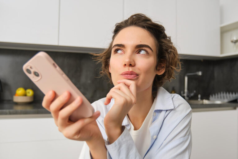 La generación que ya no quiere desconectarse: ¿por qué sentimos ansiedad cuando no tenemos el celular?