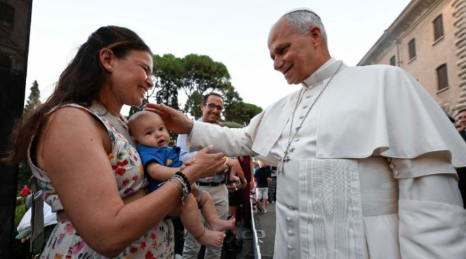 «La familia es el espejo en el que Dios se mira», Papa León XIV