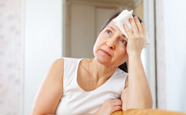 Menopausia: una etapa de cambios en la que dormir bien y sentirse bien también importa